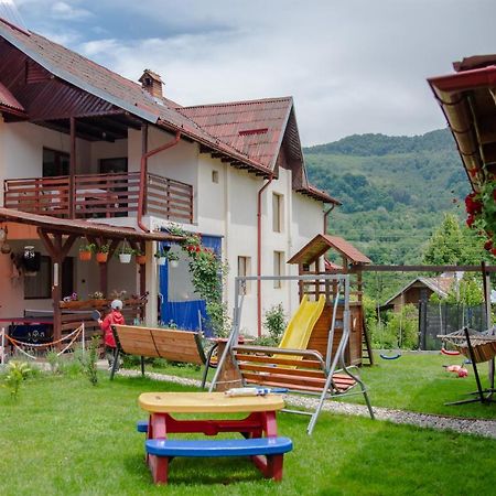Pensiunea Casa Elena Корбени Екстериор снимка