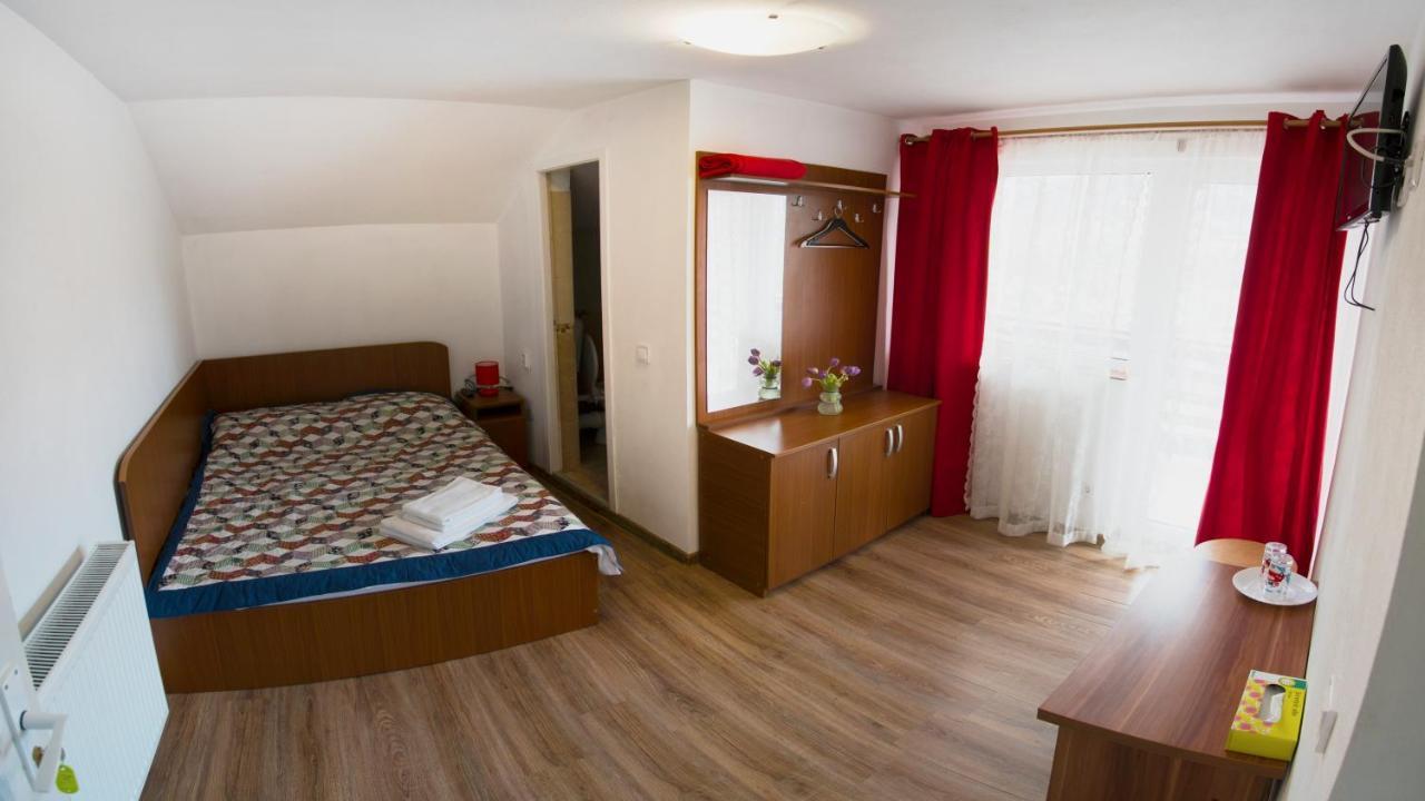 Pensiunea Casa Elena Корбени Екстериор снимка